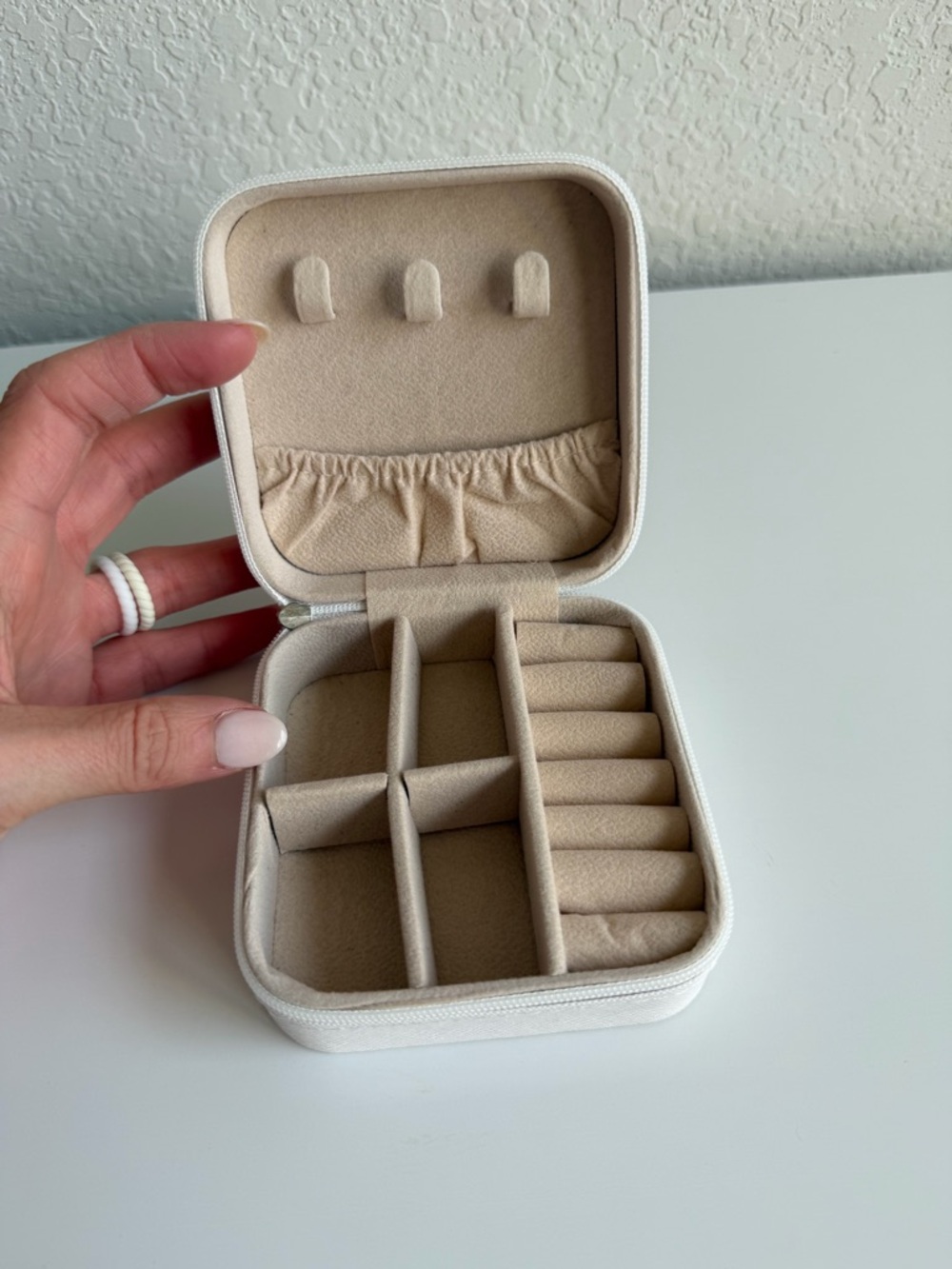 Compact Cream Jewelry Organizer Case - Travel Ring & Earring Storage
